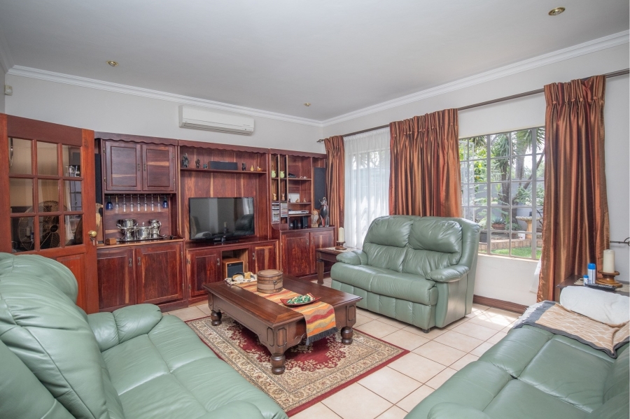 5 Bedroom Property for Sale in Ifafi North West
